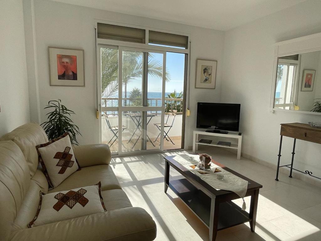 Apartamento Frente A La Playa Piso 3 Estepona Luaran gambar